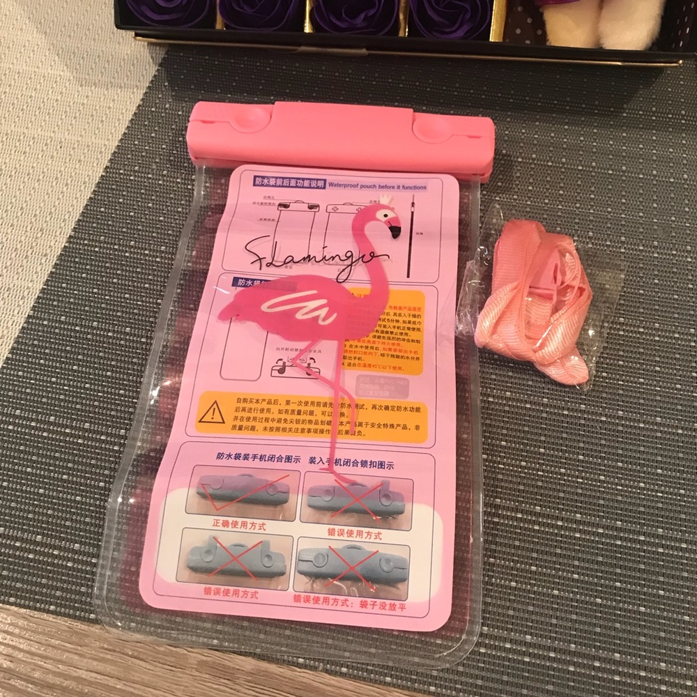 Pink waterproof phone case - Picture 3 of 3
